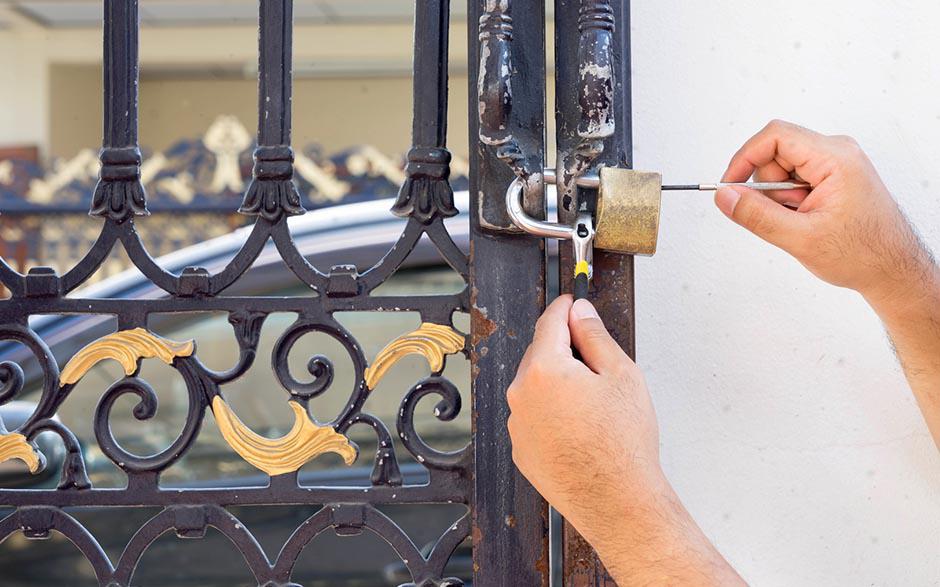porte claquée serrurier Paris 14