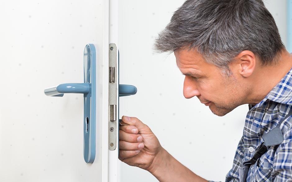 porte claquée serrurier Les Lilas